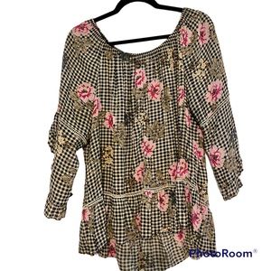 Gingham print blouse with flowers